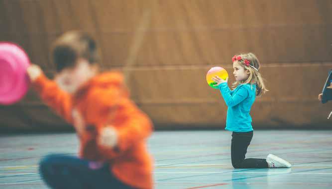 Gent-Sint-Amandsberg Omnisport Omnisport binnenaccommodaties: We oefenen je basisconditie met atletiek, turnen, volleybal, basketbal, kampspelen, new games, hockey, Omnisport Blaarmeersen: Ben je een