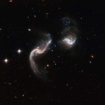 Sterrenstelsels Botsingen Soms kunnen sterrenstelsels elkaar treffen in het