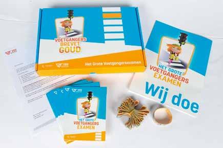 Hierin vind je een handleiding (keuzeoptie), invulbare brevetten (keuzeoptie), flyers voor de ouders, een klasaffiche en 30 polsbandjes. Je kan de brevetten ook digitaal invullen en afprinten.