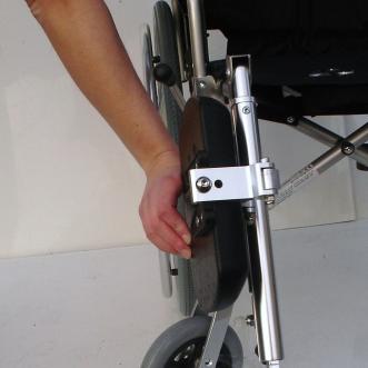 om een comfort beensteun in plaats van een standaard voetsteun op uw rolstoel te plaatsen.