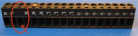 SFS8000 Klemmenstrook / Elektrische aansluitvoorbeelden 102 32.2. Opmerkingen De 3 e klem van de 18-polige zwarte connector wordt niet gebruikt (zie ook bovenstaande foto). 33.