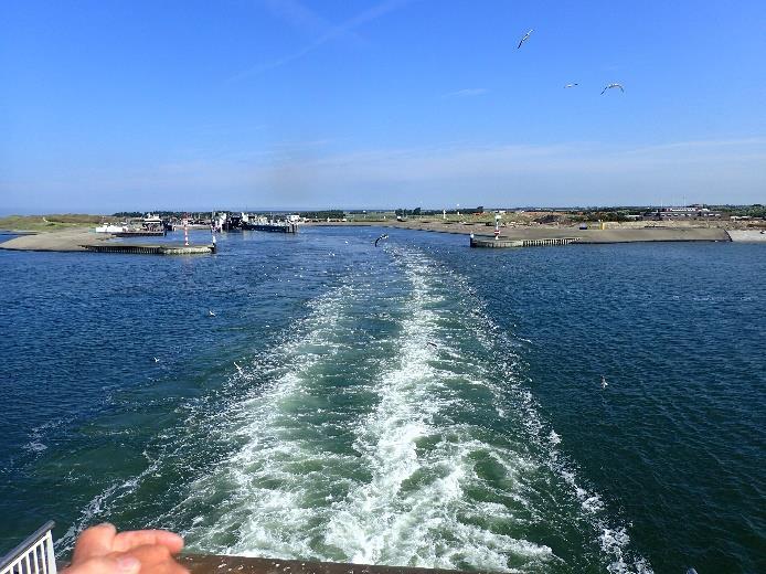 We hebben wederom geluk bij de veerboot, het is nog rustig en we zijn om 11:00 uur in Den Helder waar Carina, Hermien en Michel worden opgehaald.