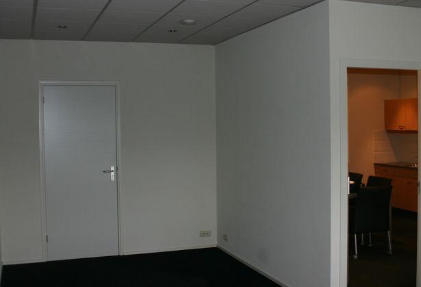 Omschrijving Object/ligging Het betreft hier een moderne kantoor-/ bedrijfsunit van circa 120 m², onderdeel uitmakend van een bedrijfsverzamelgebouw gelegen aan de Sint Eustatius.