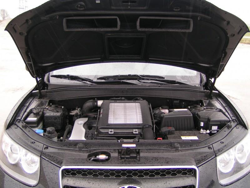 Het rijden De testauto heeft een 2.2 liter dieselmotor in het vooronder liggen en is voorzien van een automatische versnellingsbak.