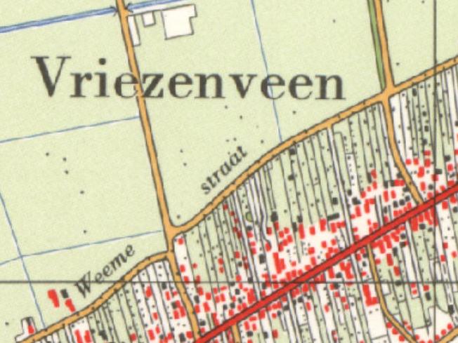 4. Een grensgeval Je staat nu op de grens tussen het oude en het nieuwe gedeelte van Vriezenveen. Achter je liggen de oude boerderijen van het Westeinde, met smalle stroken landbouwgrond.