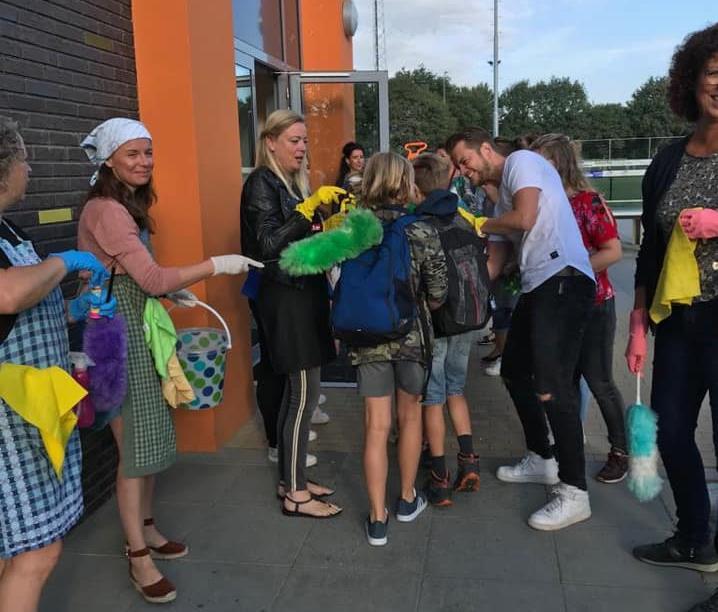 Oudervertelgesprekken 19 Trouwdag juf Claudia 17 Gaanderwijzer 4 19 Gaanderwijzer 2 21 t/m 25 Herfstvakantie 20 Studiedag Alle groepen vrij 30 Luizencontrole 30 MR bijeenkomst Een frisse start