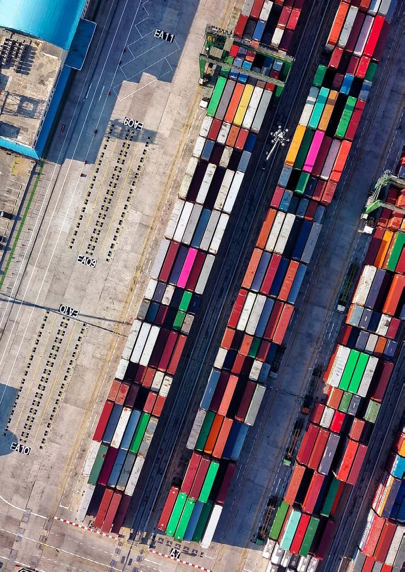 mbo-opleidingen VOOR havenlogistiek van medewerker tot manager Vanuit de hele wereld komen containers vol producten de Rotterdamse haven binnen.