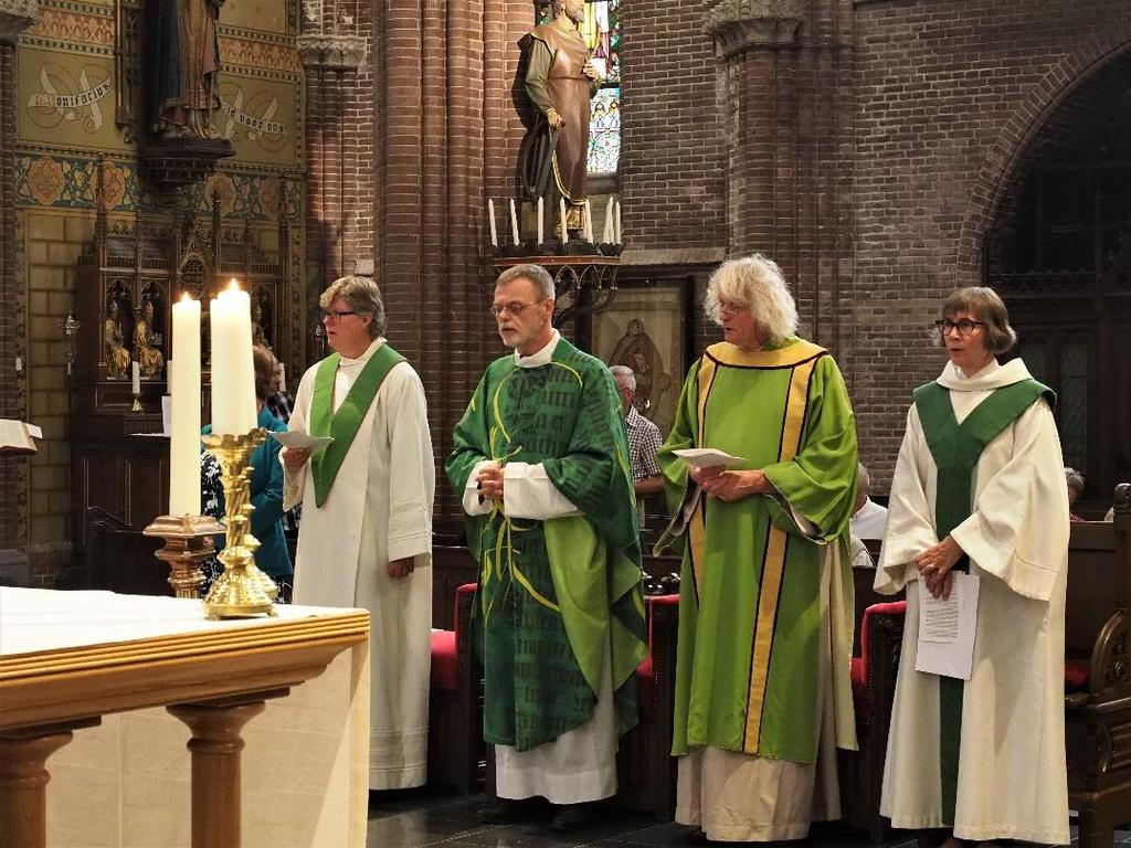 Graag willen pastoor Stiekema nogmaals bedanken hoe hij ons met vaardige hand door de fusie tussen Om de Zuid en Leeuwarden heeft gelootst.