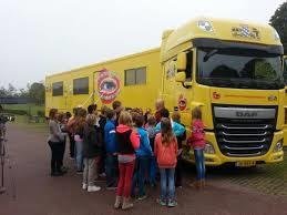 Start Kinderboekenweek: Verkeersles over de dode hoek Het thema van de kinderboekenweek is Op reis. Op 2 oktober is de officiële start, maar op vrijdag 27 september starten we alvast op onze school.