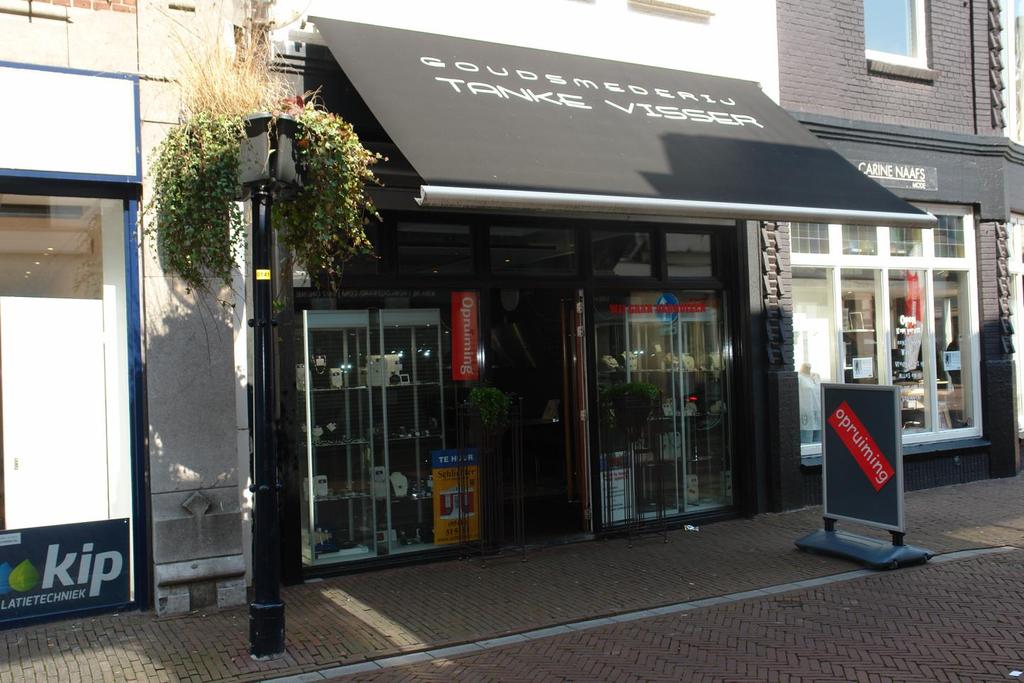 Deurningerstraat 2a Oldenzaal De eerste winkel, aan het