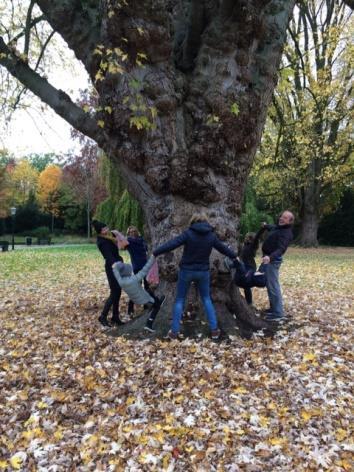 Dinsdag 15 oktober wandeling voor nabestaanden bij Inloophuis TOON Dinsdag 15 oktober gaan we samen met mensen die iemand verloren hebben aan kanker, wandelen in onze achtertuin, het Wandelpark.