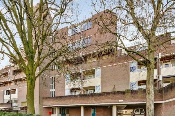 ALGEMEEN: Het appartement is gunstig gelegen aan de rand van het Veldhovense City Centrum, op loopafstand van winkels, theater, zwembad, bibliotheek, etc.
