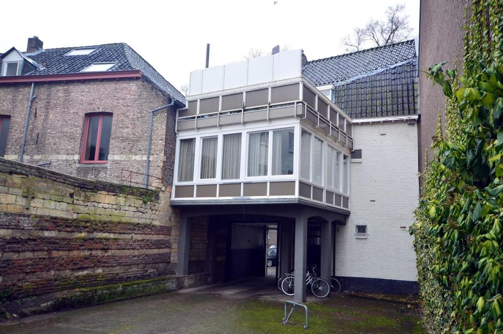 Derde verdieping: De ruime bergzolder 22 m² is voorzien van de hoog rendement combiketel. Extra info: - Unieke stadswoning op een fraaie locatie van centrum van Maastricht.