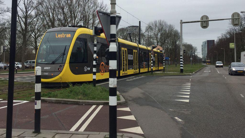 SOLGU: UITHOFLIJN MOEILIJK TOEGANKELIJK VOOR ROLSTOELERS Belangenorganisatie Solgu vraagt om een onafhankelijke meting van de toegankelijkheid van de nieuwe Utrechtse tram naar De Uithof.