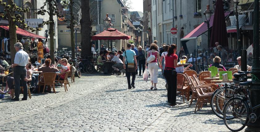 bossche binnenstad o fietsafstand s-hertogenbosch is een echte Bourgondische stad met overal in de binnenstad gezellige terrasjes en restaurants waar u zich o culinair gebied kunt laten verrassen.
