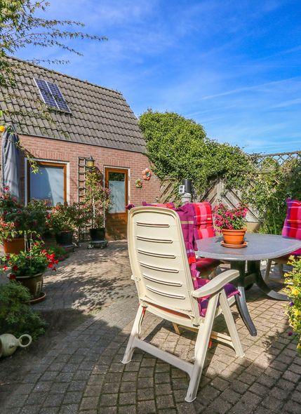 De zijtuin is momenteel ook in gebruik, maar eigendom van de gemeente Wijchen. Het is mogelijk om deze tuin te huren. Bouwjaar: 1967 Woonopp: 106 m2 Garage: 25 m2 Perceelopp.
