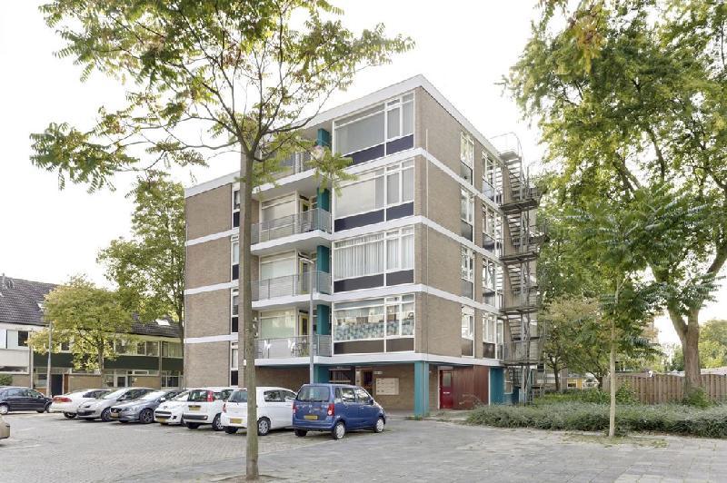 Referentieobject 1 Platostraat 286 3076 BS Rotterdam Transactiegegevens: Verkoopprijs: 93.000,- Verkoopdatum: 2 februari 2018 Gecorrigeerde verkoopprijs: 98.