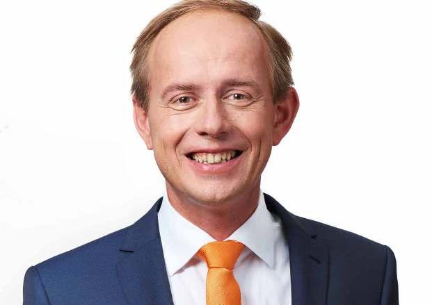 KEES VAN DER STAAIJ Dit is een christelijke partij. De ideeën van deze partij komen uit de Bijbel. De partij wil bijvoorbeeld dat zondag een rustdag is.