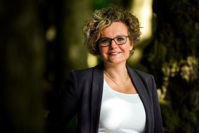 Over Ingrid Middelkoop Mijn naam is Ingrid Middelkoop en ik help organisaties, teams en medewerkers met het vinden van passende oplossingen voor vraagstukken op het gebied van werkdruk, werkplezier,