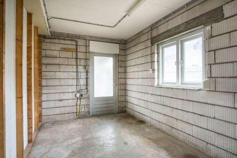 Berging vloer: wanden: plafond: diversen: - beton - metselwerk -