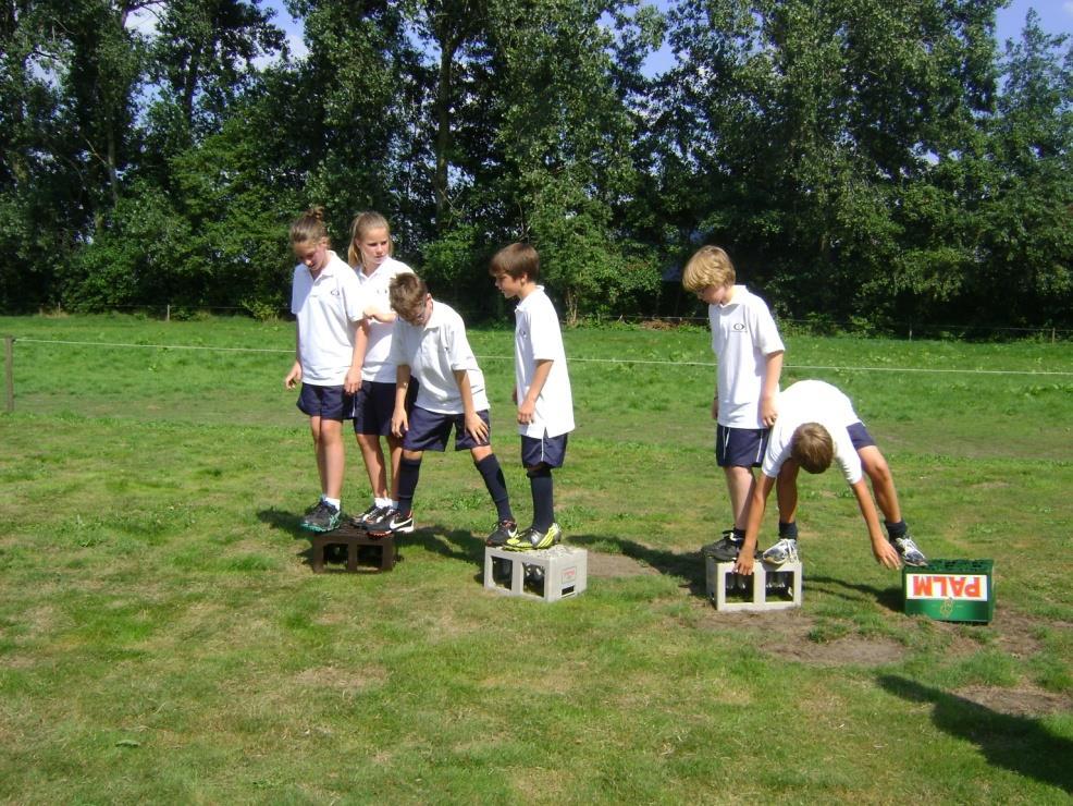 PROGRAMMA GROEP 2 Woensdag 28 augustus 10.00 aankomst op de Heesemanshoeve introductie, mentoruurtje 11.00 uitdaagspel 12.30 lunch + corvee 13.30 dans, frisbee, quiz 17.00 barbecue 18.