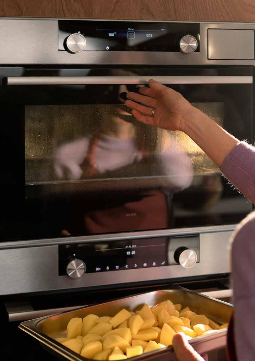 Ovens Een toegewijde thuiskok wil in eigen keuken veelzijdig kunnen werken en experimenteren met ingredinten, kooktechnieken en recepten. Een goede oven van ATAG is dan onmisbaar.