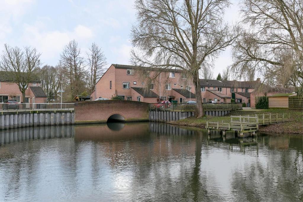 Omschrijving Starters opgelet! Op zoek naar een leuke woning centraal liggend aan goede uitvalswegen!