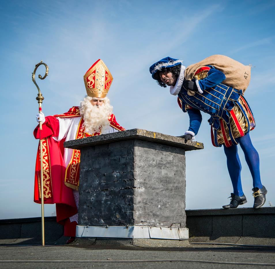 sint en piet betrapt Sinterklaasvoorstelling Zoals elk jaar bezoeken Sint en Piet ook deze keer weer vele huiskamers.