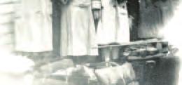 Lourdestombola af te schaffen." Van een van die eerste reizen naar Lourdes tussen 10 en 18 juni 1932 zijn nog enkele foto's opgedoken. Tien leden namen in het station van Etikhove de trein: Mw.