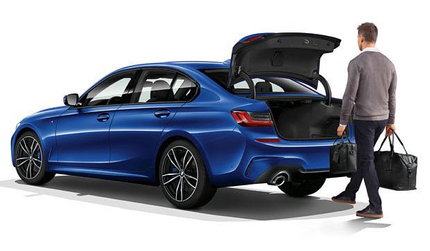 Ze zijn uitgevoerd in de voor BMW typerende, markante L-vorm en zorgen ervoor dat de auto ook in het donker direct als een BMW te herkennen is.