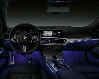 Het met Sensatec Schwarz beklede bovenste deel van het dashboard verleent het interieur van de BMW een extra hoogwaardig karakter.