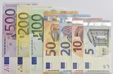 Bij deze som gaan we rekenen met geld. Welke munten en biljetten zijn er als je aan euro s denkt? Hieronder zie je ze.