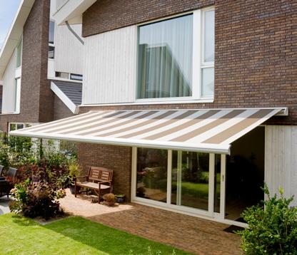 Senza Terrasscherm 177,5 De Senza is het meest geavanceerde en luxe terrasscherm in ons assortiment.