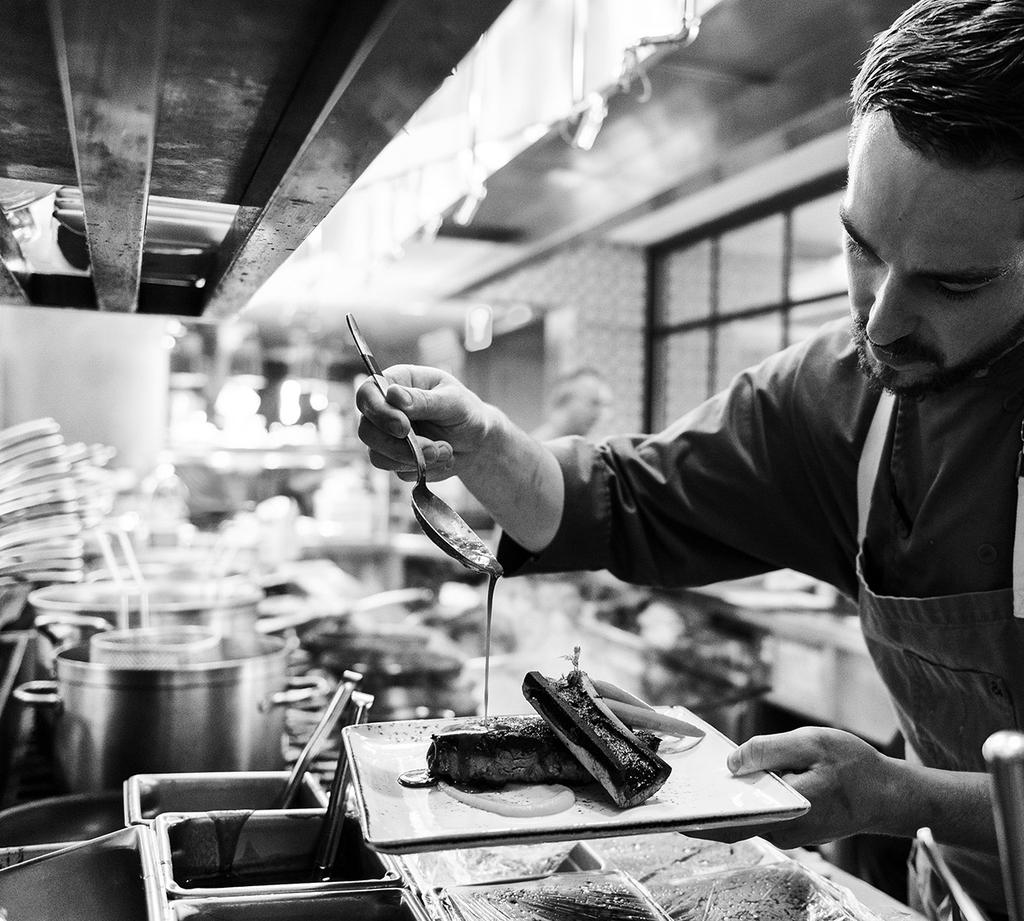 BUFFETTEN & ARRANGEMENTEN Daarom heeft Soomers de borrel-, lunch-, hapjes- en dinerarrangementen in het leven geroepen; een vaste prijs per persoon voor een aantal uur borrelen met hapjes, al dan