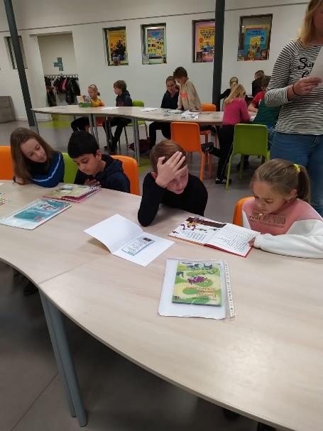 De kinderen mogen tijdens de Boekenkring iets vertellen over een boek dat ze hebben gelezen.
