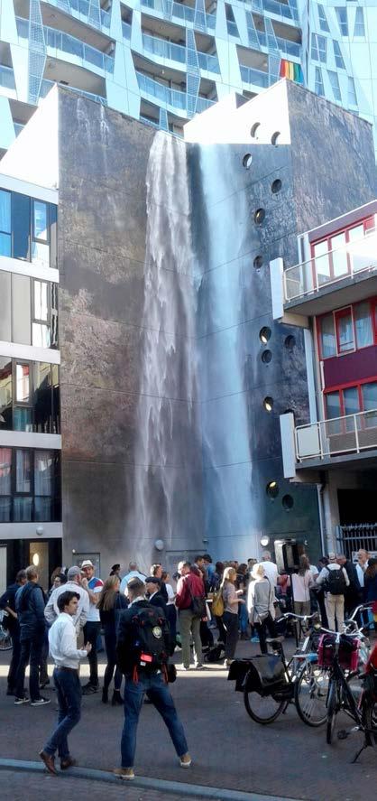 De waterval in Hengelo wordt bijna twee keer zo hoog als de projectie van een waterval in Rotterdam. Brinktoren De klok van de toren wordt in zijn oude glorie hersteld.