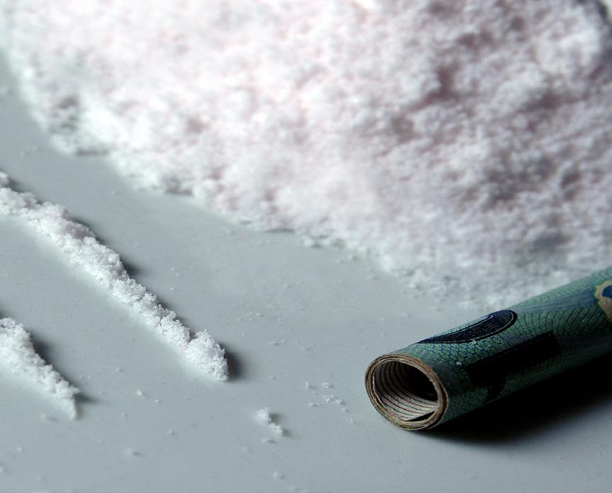 - Na een terugval van 2010 tot 2013 bleef het percentage vragen over cocaïne in 2015 stabiel op 16%.