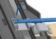 12.4.5) Plaatsen van het systeem EASY ROOF 1 ) Een uiteinde van de meetstaaf vastzetten op het