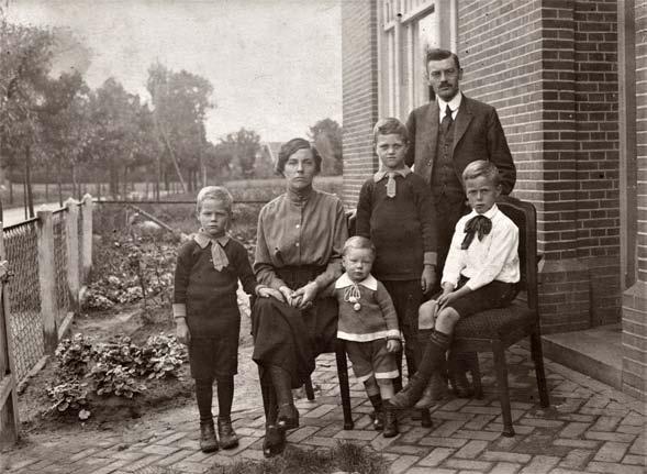 De Haanstra s Pioniers van de Overijsselse Schilderkunst In het begin van de twintigste eeuw was het stil in Twente wat betreft moderne schilderkunst.