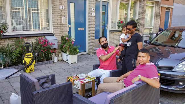 kindvriendelijke omgeving Toe-eigenen van de stoep Brueghelstraat, Koerdische Turken met hun buren.