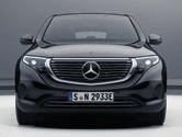 strepen blauw; kenmerkende Mercedes-Benz dagrijverlichtingsfakkel (bij nacht: positielicht) die doorloopt als led-lichtstrook aan de bovenkant van het Black Panel, waardoor tevens een uniek