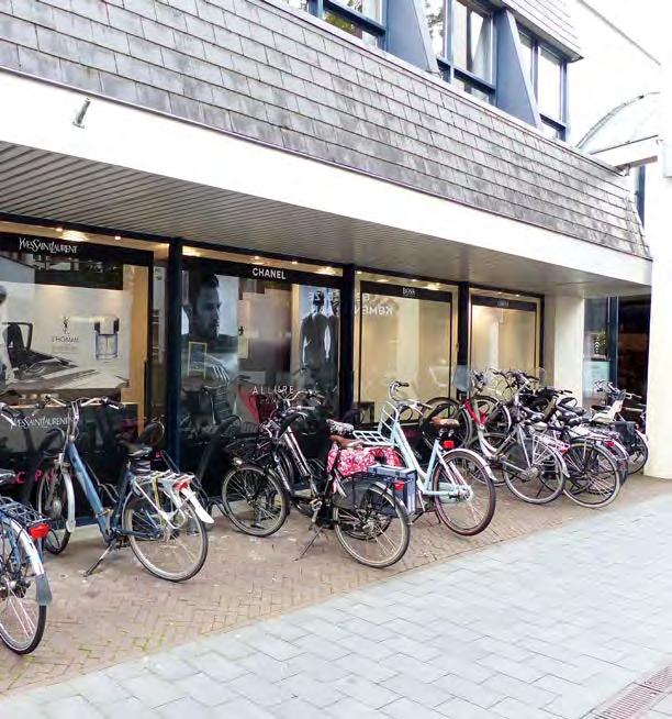 Verkeer (geeft mede invulling aan ontwikkellijn 3) Langzaam verkeer Een compacte stad als Weert leent zich uitstekend voor verplaatsingen per fiets.