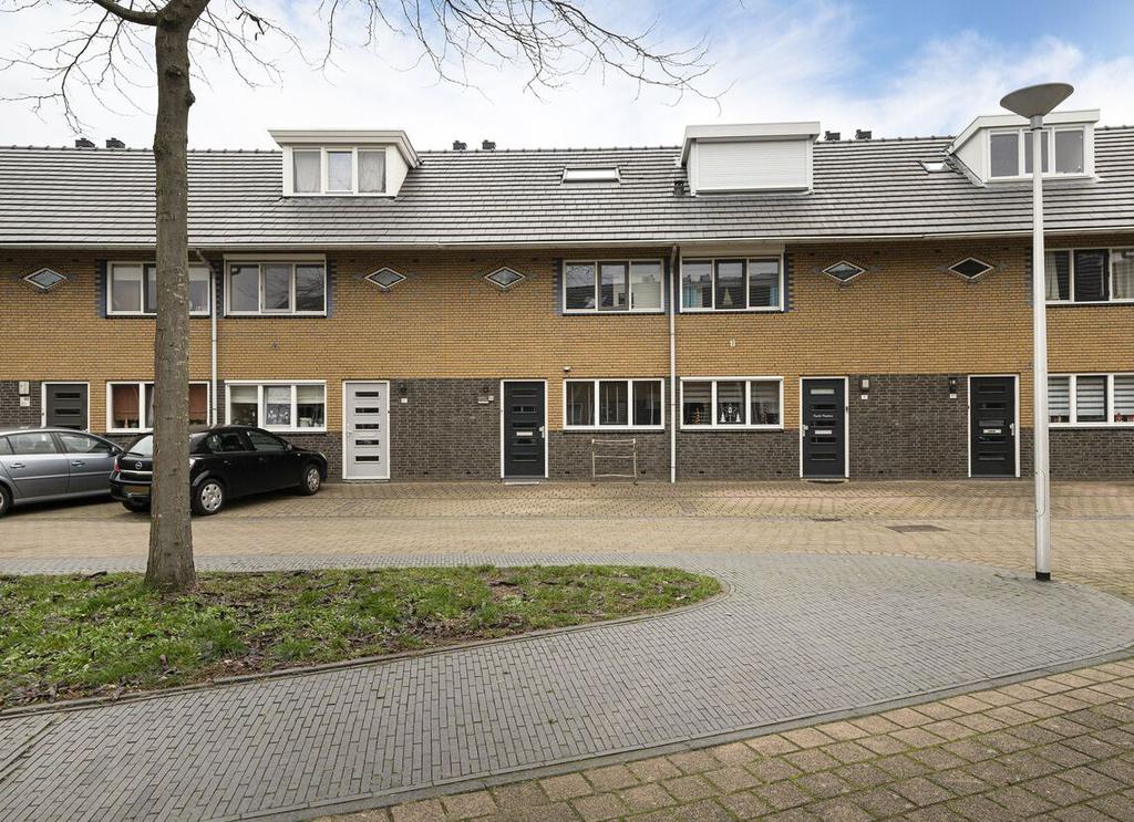 ANDER HUIS, ANDER VERHAAL Dadelgaarde 89, 3344 RJ Hendrik-