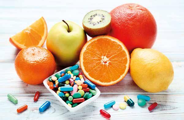 FOCUS Het dagelijks gebruik van vitamine C vermindert niet de kans op het krijgen van een verkoudheid, maar het gebruik van vitamine C bij een opkomende verkoudheid verkort wel de duur van de ziekte.
