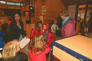 244 Veel gebeurt in het kader van de brede school. De brede school is een netwerk van voorzieningen met de basisschool als middelpunt.