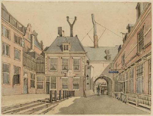 Onder het gebouw door was de damsluis bereikbaar (zie afbeelding pagina 21). In 1608 werden de oevers van het Rokin versterkt en begon het heien.