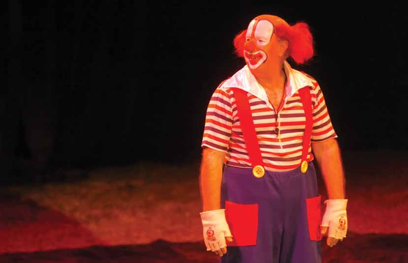 8 Clowns Het woord clown komt van het Engelse woord clod en dat betekent onbenul, een onhandig dom persoon. Er bestaan verschillende soorten clowns.