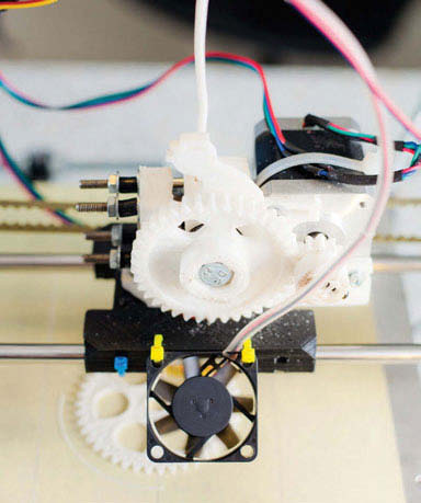 ANDERS PRODUCEREN Duurzamer materiaal en 3D-printen In 2030 hebben veel mensen, ook vaak op buurtniveau, een 3D-printer.