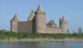 Daarna (rond 1370) begon graaf Hertog Albrecht weer aan de opbouw van het kasteel tot de huidige vorm.