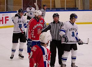 Bij Interference (obstructie/hinderen), holding (vasthouden) en holding the stick (vasthouden stick van tegenstander) kan enkel een minor penalty worden gegeven.